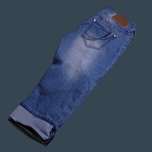 Almost Famous Womens Distressed Capri Jeans 11 Low Rise Cuffed Stretch